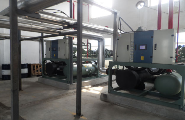 大型烘培食品企業(yè)用低溫冷水機(jī)組