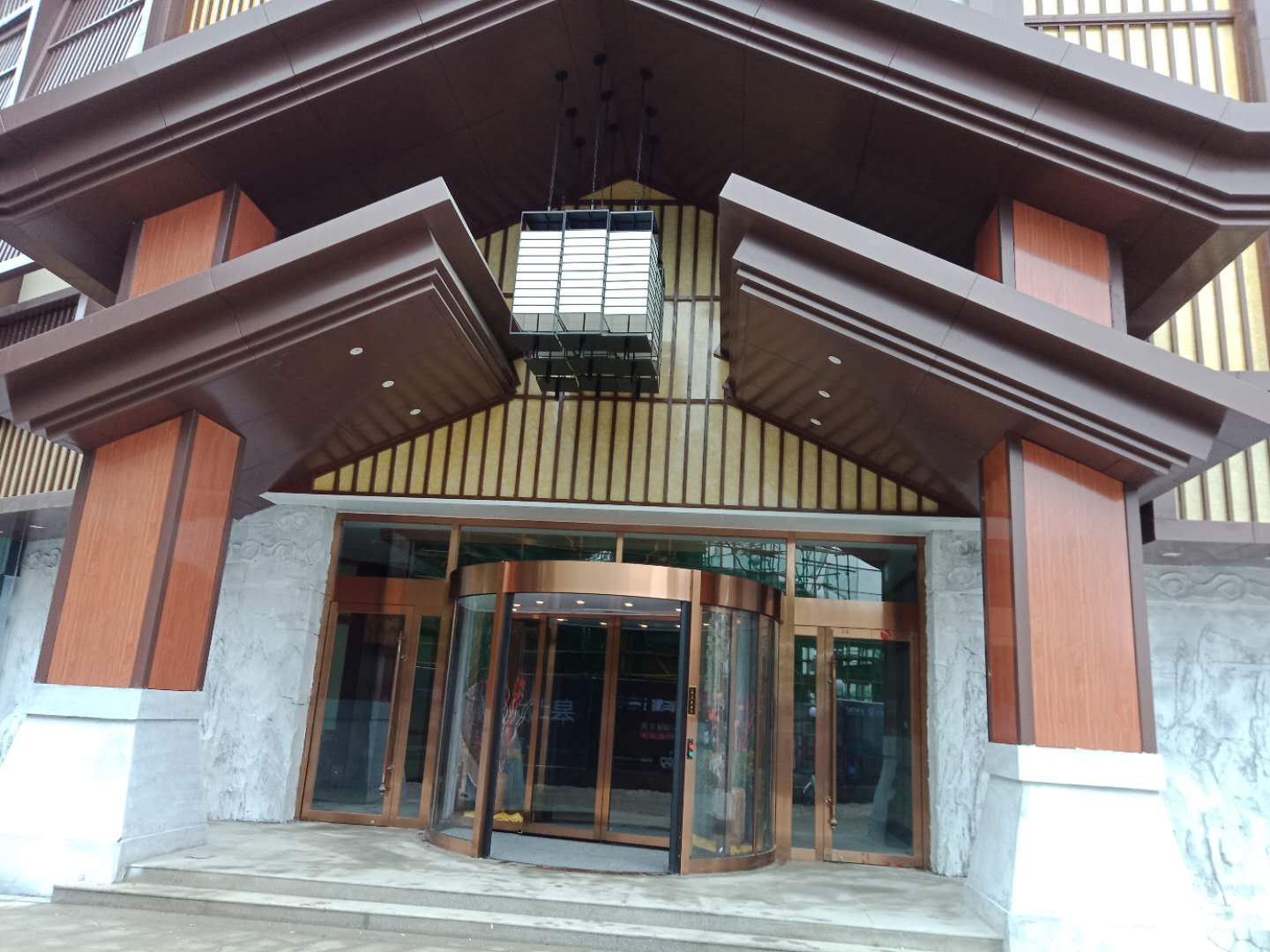 溫泉會(huì)所用水源熱泵機(jī)組