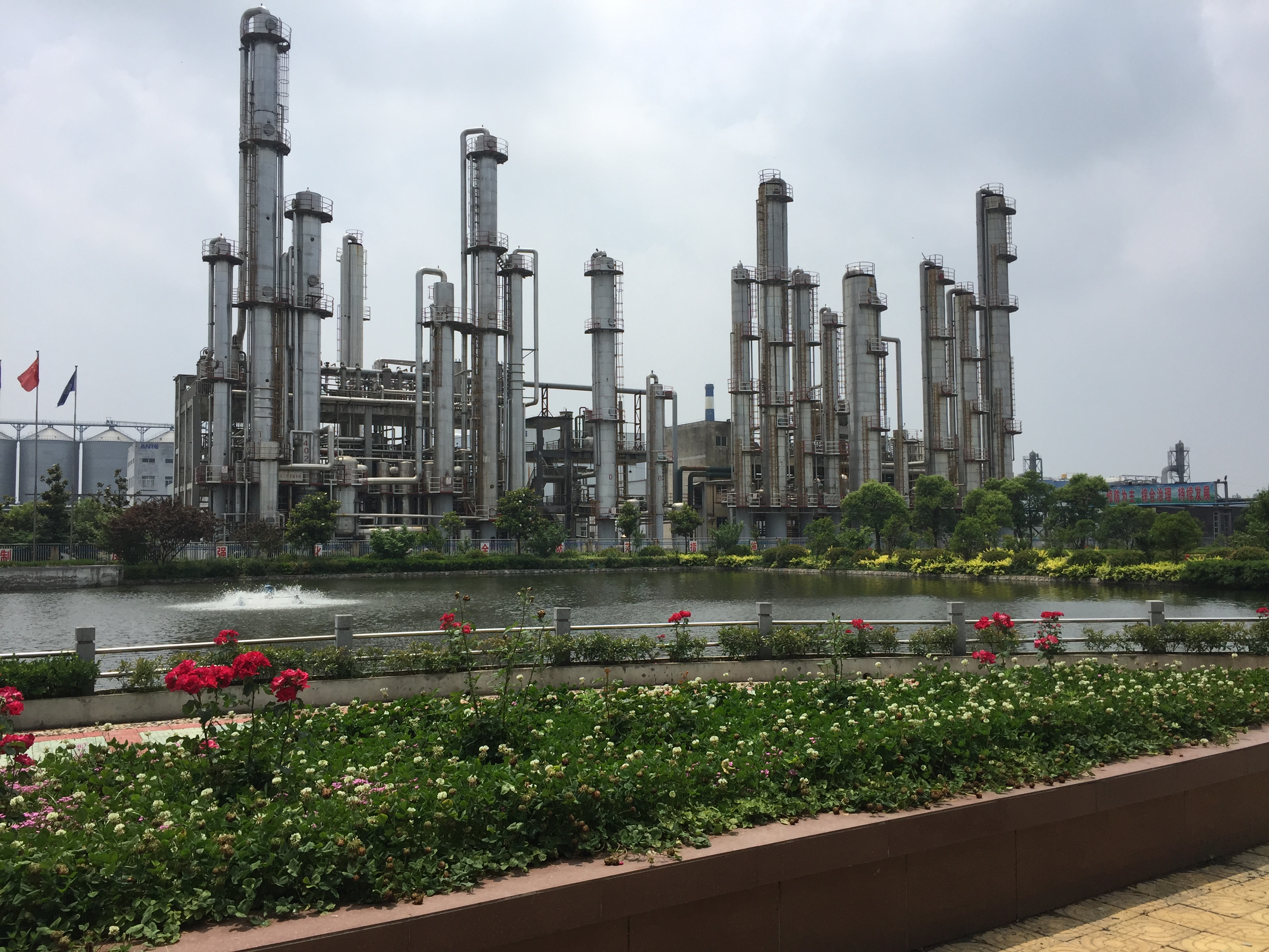 江西威敵生物科技有限公司冷水機(jī)組系統(tǒng)實(shí)景展示