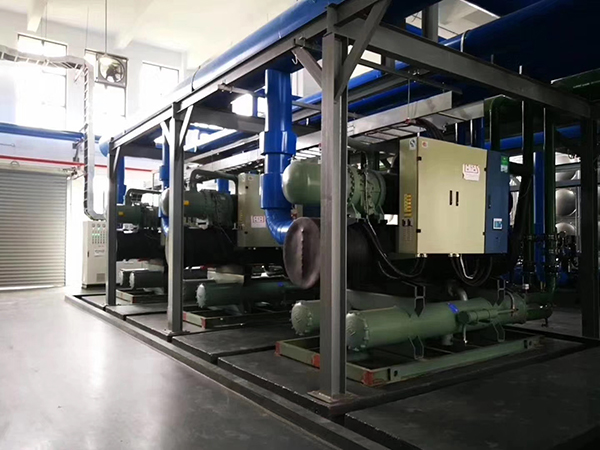 如何選擇螺桿式冷水機組廠家