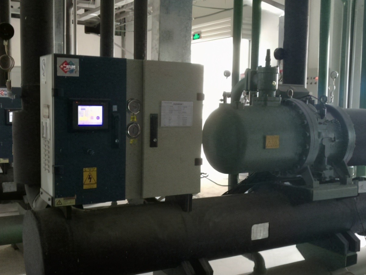 水冷螺桿式機(jī)組,冷水機(jī)組廠家